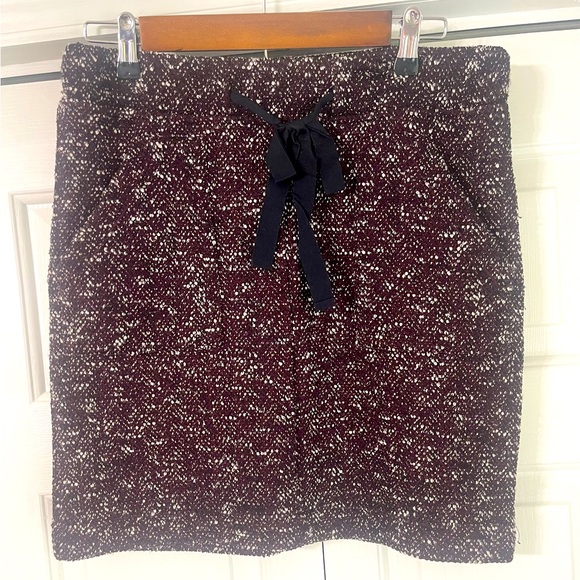 LOFT Dresses & Skirts - LOFT  Size small, gorgeous burgundy/white/black mini skirt, excellent conditionn